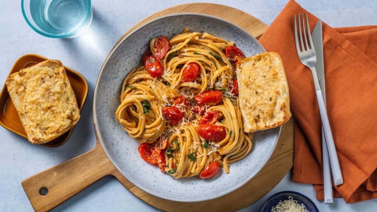 Creamy Garlic Roasted Red Pepper Pasta