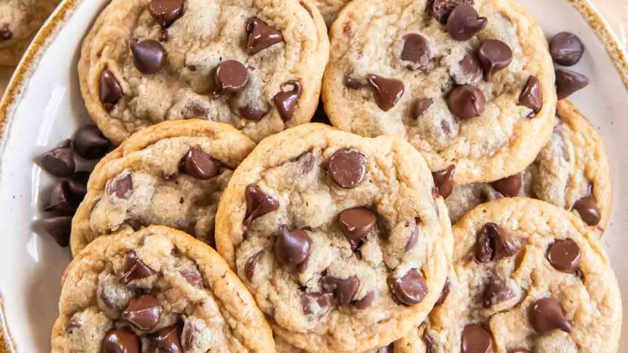 The Best Soft Chocolate Chip Cookies