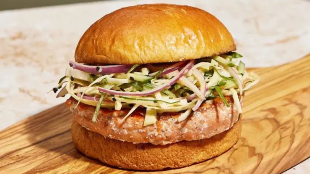 Yummy Salmon Burgers with Slaw