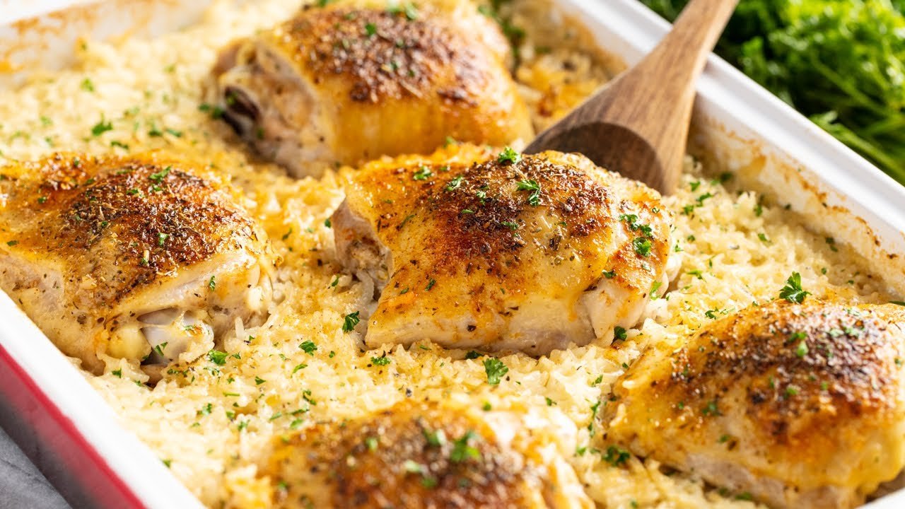 “Oven-Baked Chicken and Rice Casserole: Easy, Creamy, and Delicious”